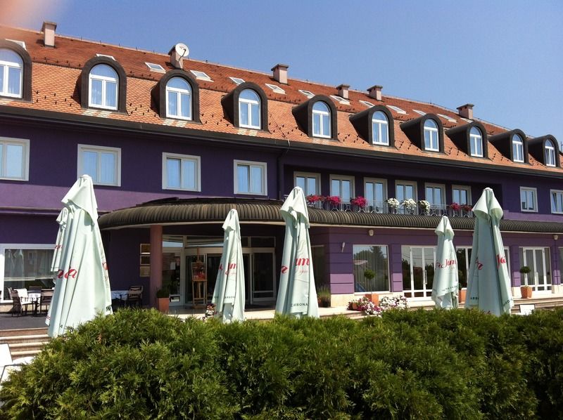 Hotel Phoenix Sesvete Exterior foto
