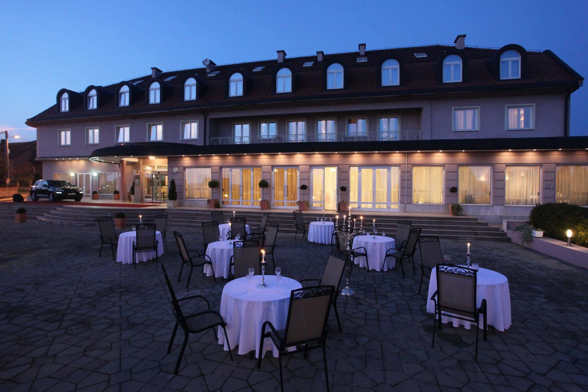 Hotel Phoenix Sesvete Exterior foto